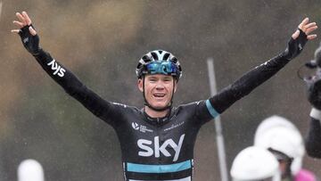 Chris Froome celebra su triunfo en la etapa reina de Romandía.