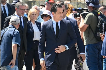 El presidente de la Federación Portuguesa de Fútbol, Pedro Proença, llega al velatorio del delantero portugués del Liverpool, Diogo Jota, y su hermano André Silva, en Gondomar, a las afueras de Oporto,
