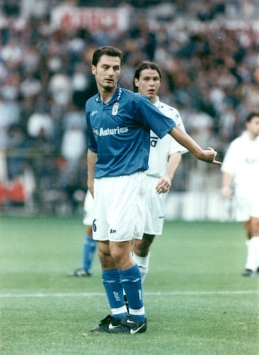 Fichó por el Real Oviedo en 1995 donde estuvo hasta el trágico accidente que acabó con su vida el 23 de junio de 2000 a los 28 años de edad. Vistió la camiseta en 127 ocasiones en las que anotó 17 goles.