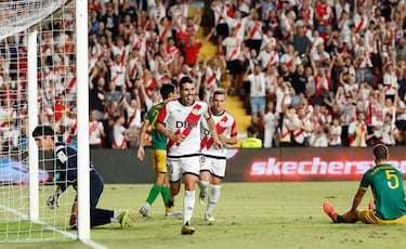 2-0. Sergio Camello celebra el segundo gol.