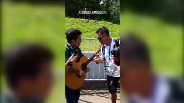 Cantante mexicano le llevó serenata a Juan Carlos Osorio