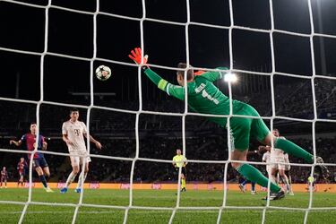 3-1. Doblete de Raphinha. Gran jugada individual del brasileño que realiza la diagonal hacia dentro y, ante la oposición de Dayot Upamecano y Raphaël Guerreiro, dispara con la derecha, al palo largo de Manuel Neuer, para anotar el tercer tanto.