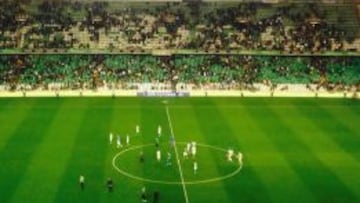 El Betis vuelve a quedarse en el campo para escuchar a la grada