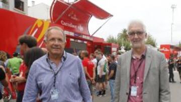 José Luis López Cerrón (izquierda) junto al también ex-ciclista Brian Cookson en la 19ª etapa de esta Vuelta a España 2014.