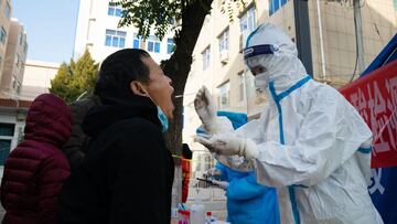 This photo taken on October 27, 2021 shows a resident undergoing a nucleic acid test for the Covid-19 coronavirus in Zhangye in China's northwestern Gansu province. (Photo by AFP) / China OUT