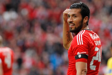 En 2011 el Benfica pagaría 5.5 millones a cambio de Garay. El zaguero argentino dió su mejor nivel en Lisboa, disputando 135 partidos en ‘Os Encarnados’. Sólido, seguro y goleador ocasional, dejó buenos recuerdos en Lisboa antes de partir al Zenit de San Petersburgo.