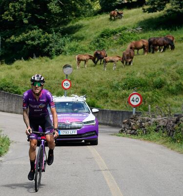 Ángel Madrazo en la subida al puerto inédito de la Vuelta España, el Pico Jano.