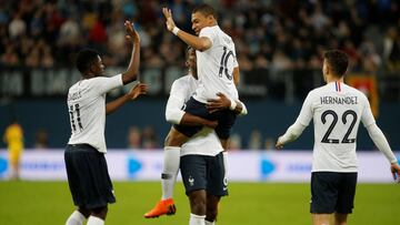 Francia se refugia en Mbappé