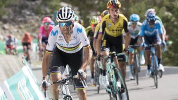 El ciclista español Alejandro Valverde ataca durante la subida al Observatorio Astrofísico de Javalambre durante la quinta etapa de la Vuelta a España 2019.