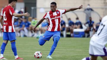 Marcos Paulo dispara a puerta en el Numancia-Atlético de Madrid.