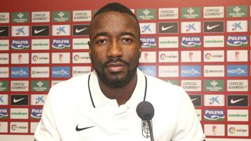 Neyder Lozano durante su presentación con el Granada.