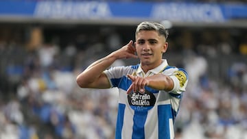 LA CORUÑA, 09/08/2025.- El jugador del Deportivo Yeremay celebra el segundo gol de su equipo en el partido del Trofeo Teresa Herrera de Fútbol que Deportivo de La Coruña y Le Havre disputan este sábado en el estadio de Riazor. EFE/Moncho Fuentes