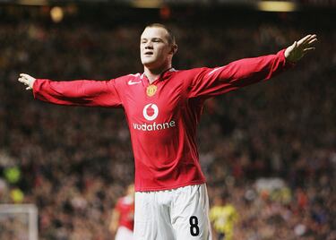 Wayne Mark Rooney estuvo dos temporadas en el Everton hasta que llegó al Manchester en la 04/05 por 37 millones de euros. Con 183 goles en la Premier League, es el tercer máximo anotador en un solo club, solamente por detrás de Harry Kane. 'The Wonder Boy' es otro emblema de la ciudad de Manchester.