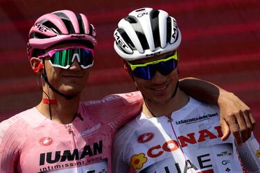 Ayuso encara el final de Giro entre el deber y el querer