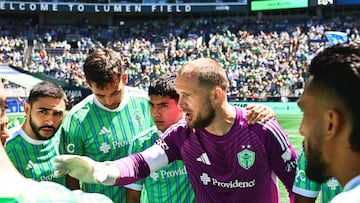 Stefan Frei, capitán de los Sounders salió del partido en el Lumen Field en ambulancia y fue trasladado directo al hospital tras un choque de alto impacto.