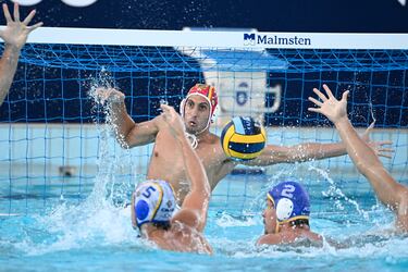 El Barceloneta regala un bronce de ley en la despedida de Perrone