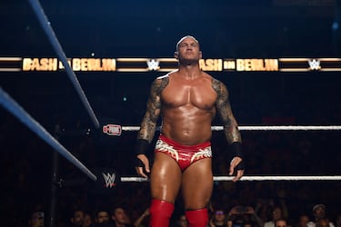 Luchador de tercera generación tras su abuelo, Bob Orton Sr., su padre, "Cowboy" Bob Orton, y su tío, Barry O. Dentro se su carrera, Randy Orton ha obenido 3 Campeonatos Mundiales: 2 Campeonatos de la WWE y un Campeonato Mundial Peso Pesado. Actualmente trabaja para la empresa WWE, donde se presenta en la marca SmackDown, programa de televisión de entretenimiento deportivo de lucha libre profesional producido por la WWE. 