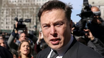 FILE PHOTO: Tesla CEO Elon Musk leaves Manhattan federal court after a hearing on his fraud settlement with the Securities and Exchange Commission (SEC) in New York City, U.S. April 4, 2019. REUTERS/Brendan McDermid/File Photo