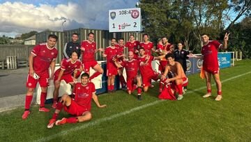 Los jugadores del Waihke United celebrando la victoria ante el Auckland City / @FootballTalkHQ