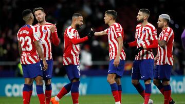 Los jugadores del Atlético celebran el triunfo ante el Real Valladolid.
