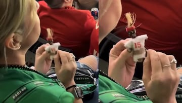 Mujer es captada con muñeco vudú de Mahomes durante el Super Bowl