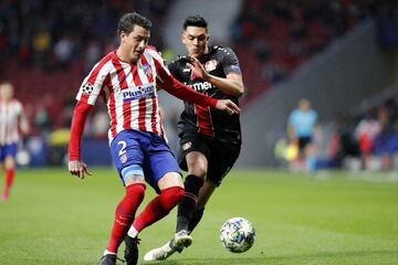 Junto a Koke, el único jugador de la actual plantilla que estuvo presente en el título de Liga en la temporada 2013-14, aunque en ese curso su presencia fue testimonial. Acababa de llegar desde Danubio con 18 años y desde entonces se ha convertido en un auténtico referente en el equipo. Ya en ese 2014 se haría con el puesto en el Mundial de Brasil con su selección y desde entonces siempre ha sido un fijo. Carácter, puro ADN atlético, juego aéreo y uno de los mejores centrales del mundo… cuando las lesiones se lo permiten. Los problemas musculares han sido su gran lastre en su etapa como atlético. Pese a que está en su octava temporada en el club, todavía tiene 26 años y mucho que dar al Atleti.
