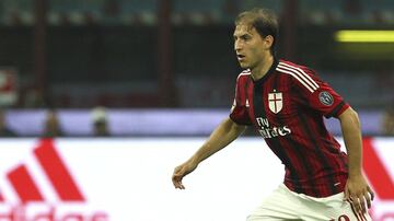 Coincidió con Pinilla en:
Genoa en la temporada 2013 - 2014.