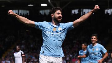 Josko Gvardiol, jugador del Manchester City, celebra uno de sus goles anotados ante el Fulham.