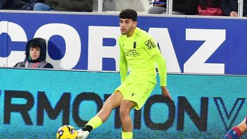 El Jebari estuvo activo, pero propició la jugada que dio pie al 3-0.