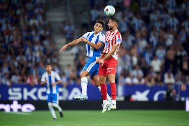 El defensa eslovaco juega su primer partido en primera división con la camiseta rojiblanca.