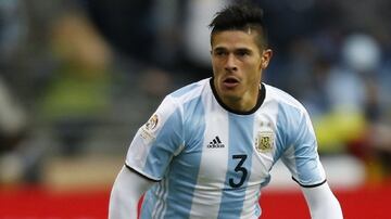 Coincidió con Pinilla en:
Genoa en la temporada 2014 - 2015.