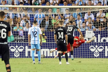 El Elche asalta la garita del Málaga con goles y espectáculo