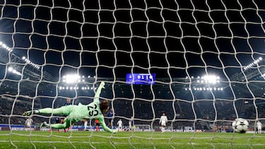 0-1. Asiste Brahim Díaz al delantero francés, se va fácil de Marten De Roon y de un latigazo con la derecha, raso, cruzado al palo largo, supera a Marco Carnesecchi.