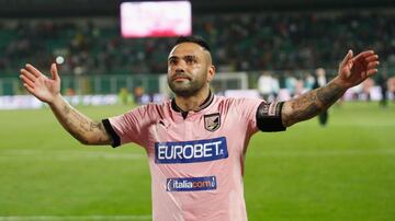 Coincidió con Pinilla en:
Palermo en la temporada 2009 - 2010.