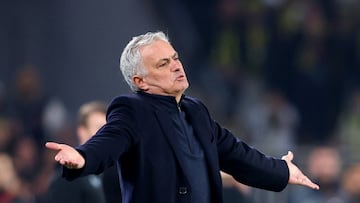 FILE PHOTO: Soccer Football - Europa League - Round of 16 - First Leg - Fenerbahce v Rangers - Sukru Saracoglu Stadium, Istanbul, Turkey - March 6, 2025 Fenerbahce coach Jose Mourinho reacts REUTERS/Murad Sezer/File Photo