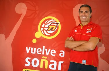 Sergio Scariolo firmó en 2009 con la Selección. Relevó a Aíto García Renses que ganó la plata olímpica en Pekín 2008.