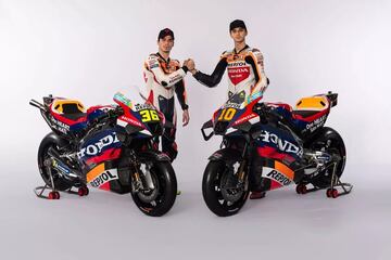 La nueva moto es absolutamente irreconocible respecto a lo que habíamos visto en los treinta últimos años. Nuevos colores y nuevos patrocinadores.
