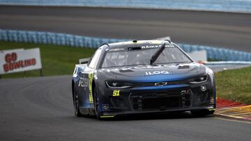 Raikkonen se estrella en su debut