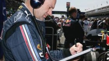<b>TRABAJO. </b>Newey ya lleva tiempo pensando en el monoplaza de 2012 que será una evolución del actual.