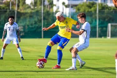 Ontiveros regresa y lidera la victoria del Cádiz ante el Al-Sadd