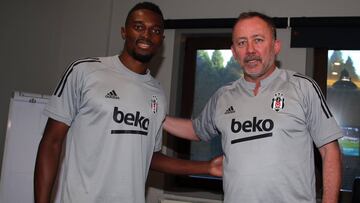 El Besiktas hizo oficial el fichaje de Bernard Mensah