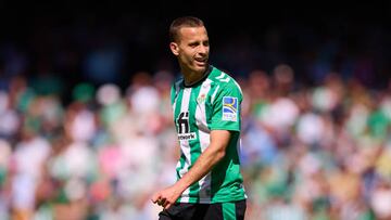 SEVILLE, SPAIN - MARCH 19: Sergio Canales of Real Betis looks on during the LaLiga Santander match between Real Betis and RCD Mallorca at Estadio Benito Villamarin on March 19, 2023 in Seville, Spain. (Photo by Fran Santiago/Getty Images)