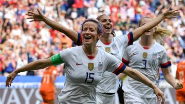 Megan Rapinoe celebra el penalti transformado en la final del Mundial de Francia ante Holanda en el Stade de Lyon.