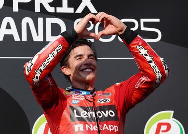 Marc Márquez celebra la victoria de carrera.
