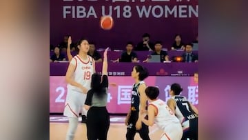 El salto viral entre la china de 2,20 y su rival: es todavía peor de lo que imaginan