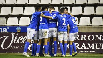 Los jugadores del Lleida celebran un triunfo esta temporada.