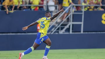 Nueve minutos. Ese es el tiempo que tardó el jugador del Cádiz en conseguir un gol. Salió en la recta final, con el equipo perdiendo y él consiguió el empate.