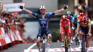 Cycling - Vuelta a Espana - Stage 3 - San Maurizio Canavese to Ceres - San Maurizio Canavese, Italy - August 25, 2025 Groupama-FDJ's David Gaudu celebrates winning stage 3 REUTERS/Manon Cruz