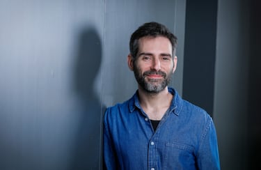 Toni Sánchez Bernal vuelve con ‘Atrapada en la oscuridad’: “La novela negra es idónea para hacer una radiografía social”
