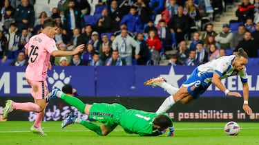 El Espanyol rema y se queda en la orilla 